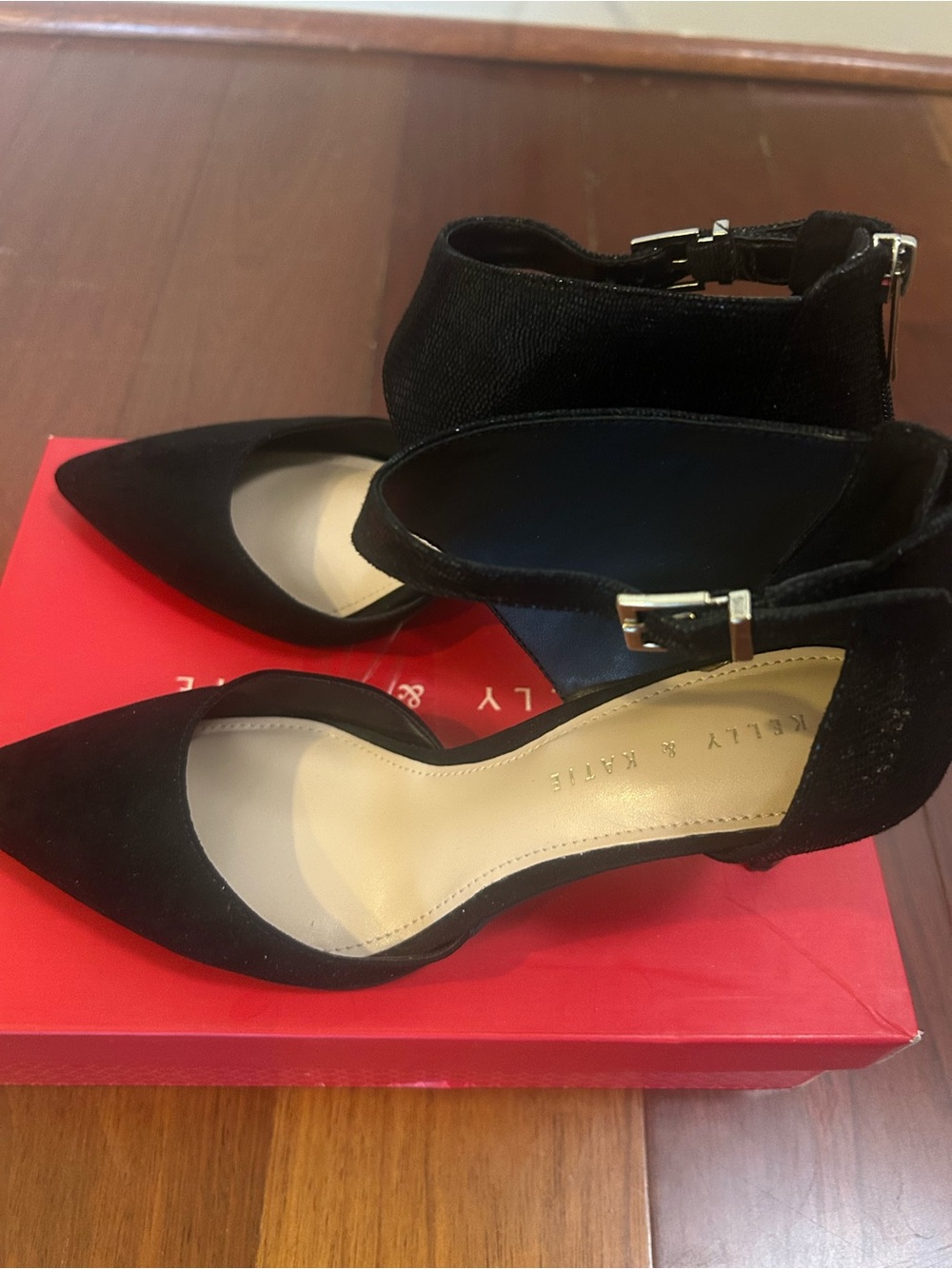 Kelly & Katie Black Pointed Ankle-Strap Pumps 9.5 - Picture 2 of 5